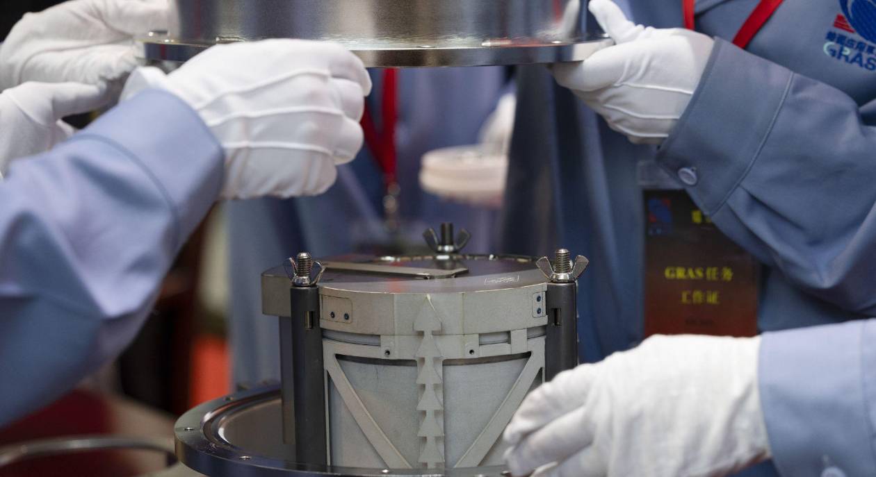 La cara oculta de la Luna sería más seca y diferente que su lado visible