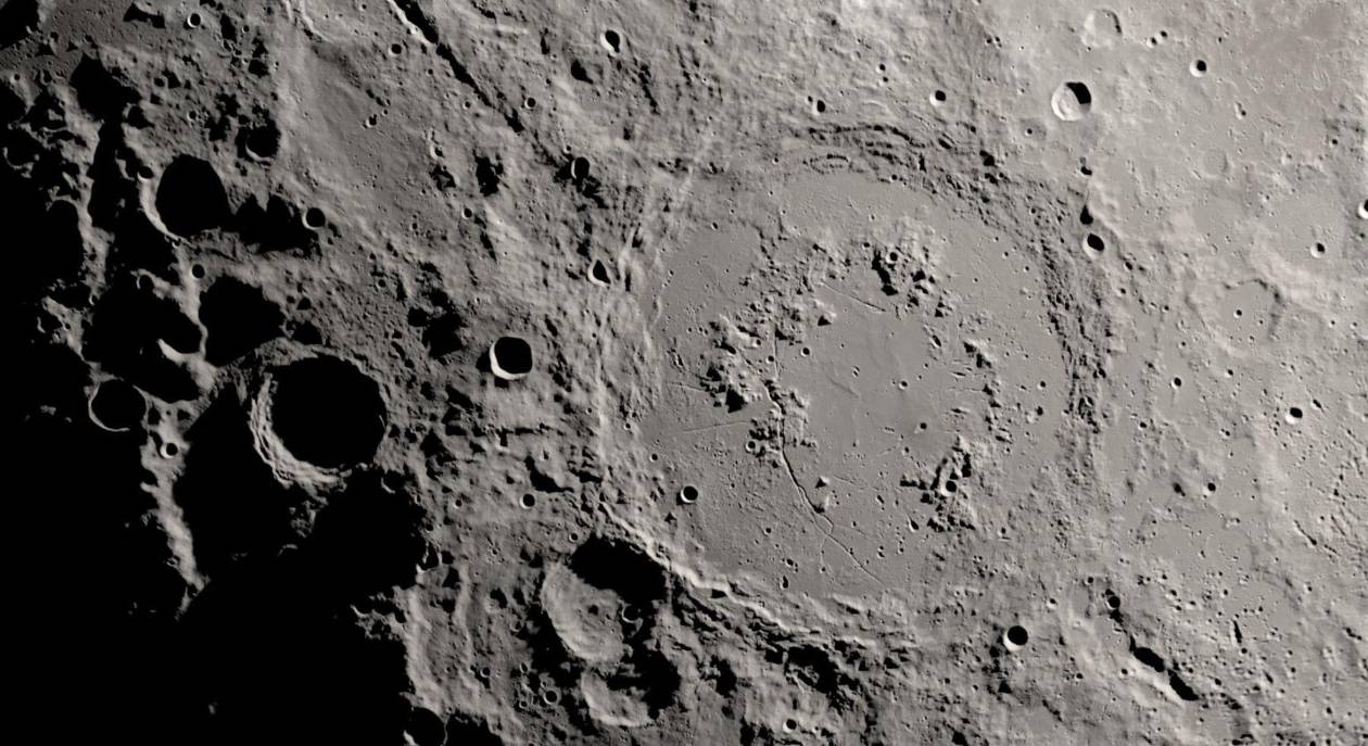 Descubren cañones lunares más profundos que el Gran Cañón