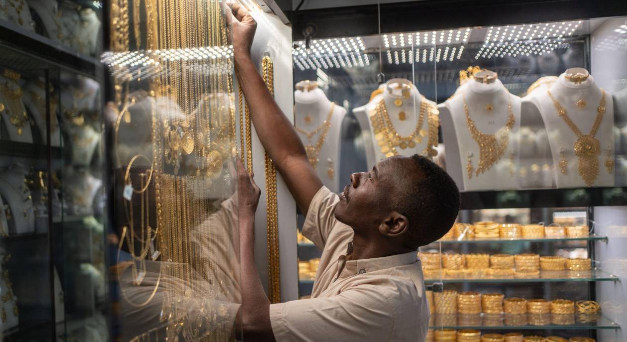 El oro ilícito alimenta la guerra civil en Sudán del Sur