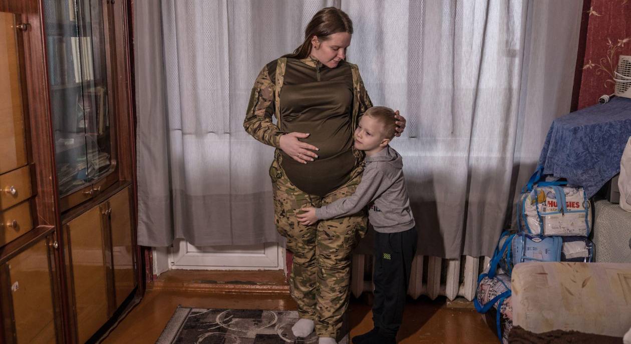 Ucrania recluta en su ejército a mujeres embarazadas para la guerra con Rusia