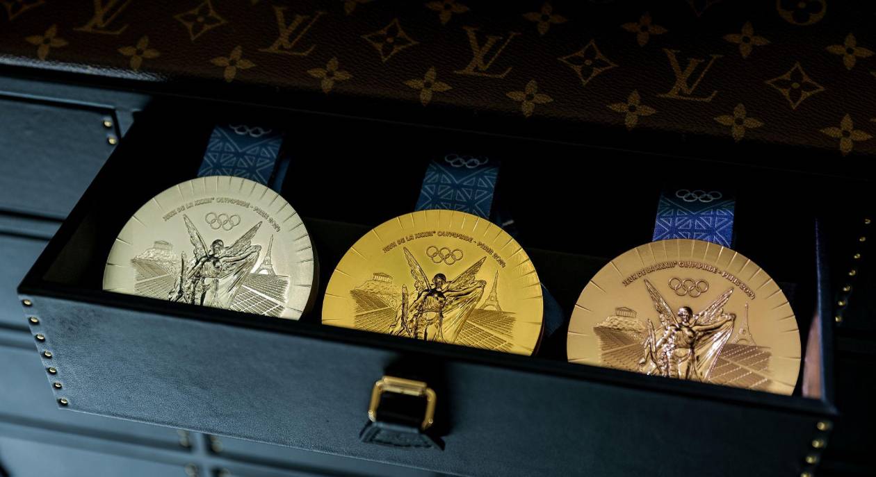 LVMH y el escándalo de las medallas olímpicas: atletas piden reemplazos
