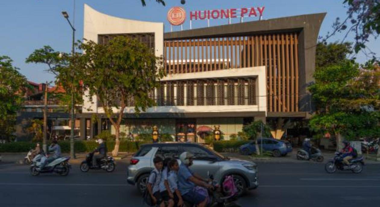 Fuegos artificiales en Camboya: una celebración tras las estafas millonarias