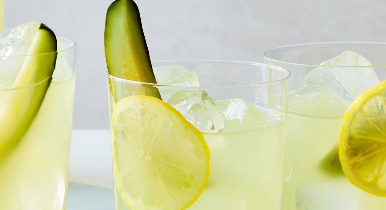 Limonada de pepinillos: de experimento culinario a bebida viral