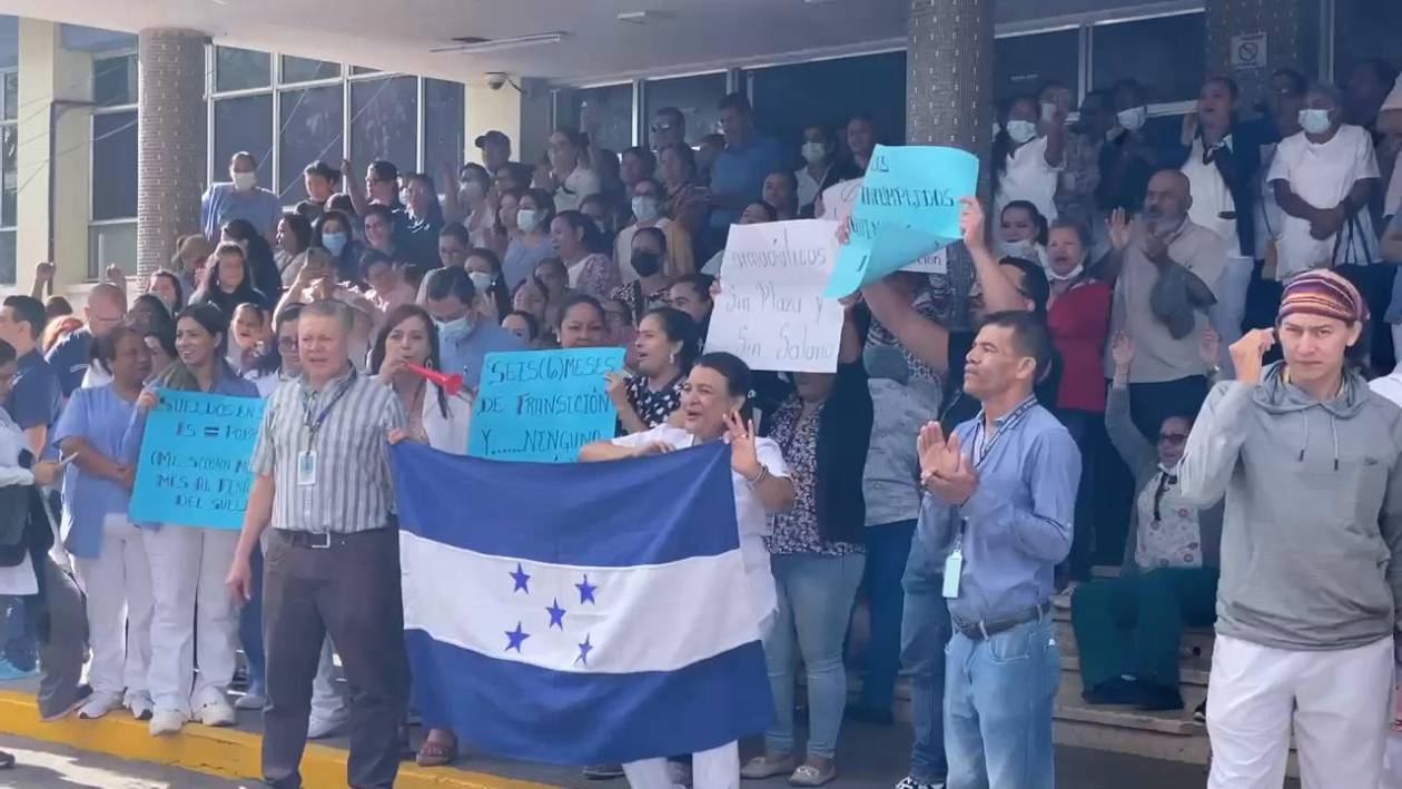 Empleados del Hospital Escuela protestan por falta de pagos de salarios