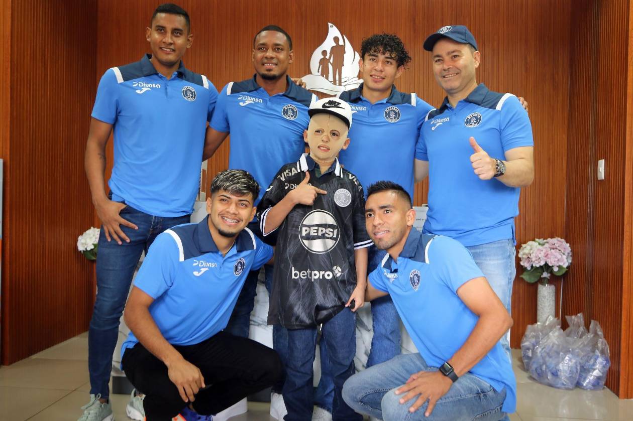 Eduard, el pequeño que emocionó a Motagua y cumplió su gran sueño
