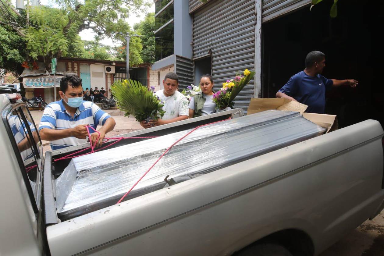 Matan a ganadero mientras conducía su motocicleta en la Montaña de la Flor