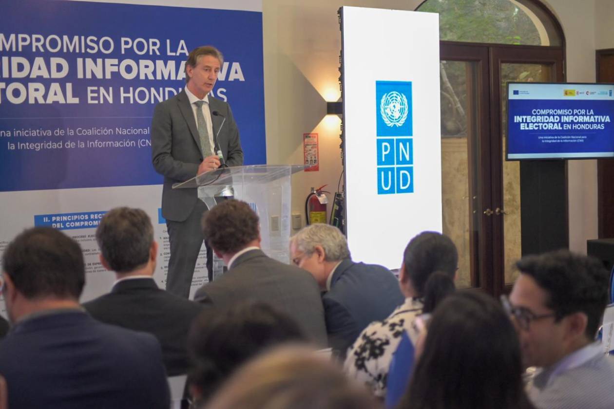 Entes públicos y privados firman pacto contra la desinformación electoral