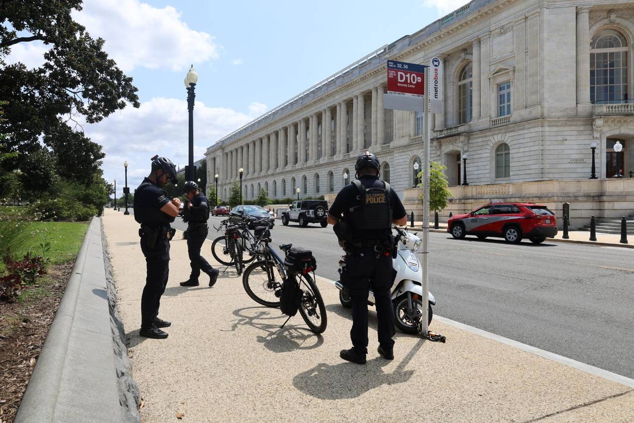 Trump ordena desplegar agentes federales en Washington DC al considerarla insegura
