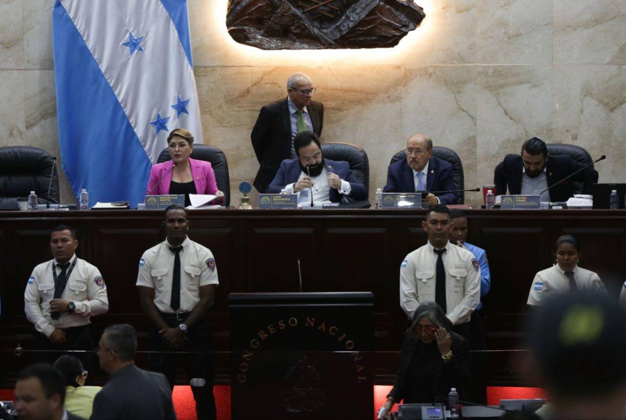 Suspenden sesión en el Congreso Nacional en medio de hermetismo y tensión