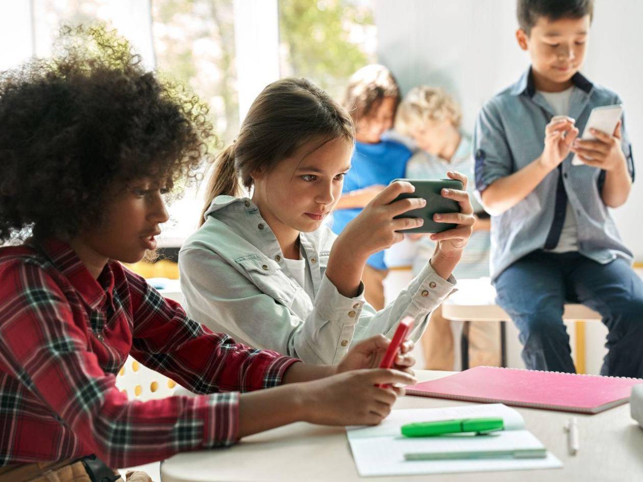 La generación digital: Cómo las redes sociales están moldeando a los jóvenes