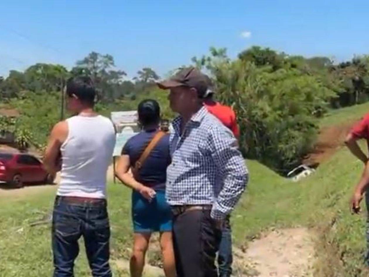 Vehículo atropella a dos mujeres en puesto de frutas de Santa Cruz de Yojoa; una murió