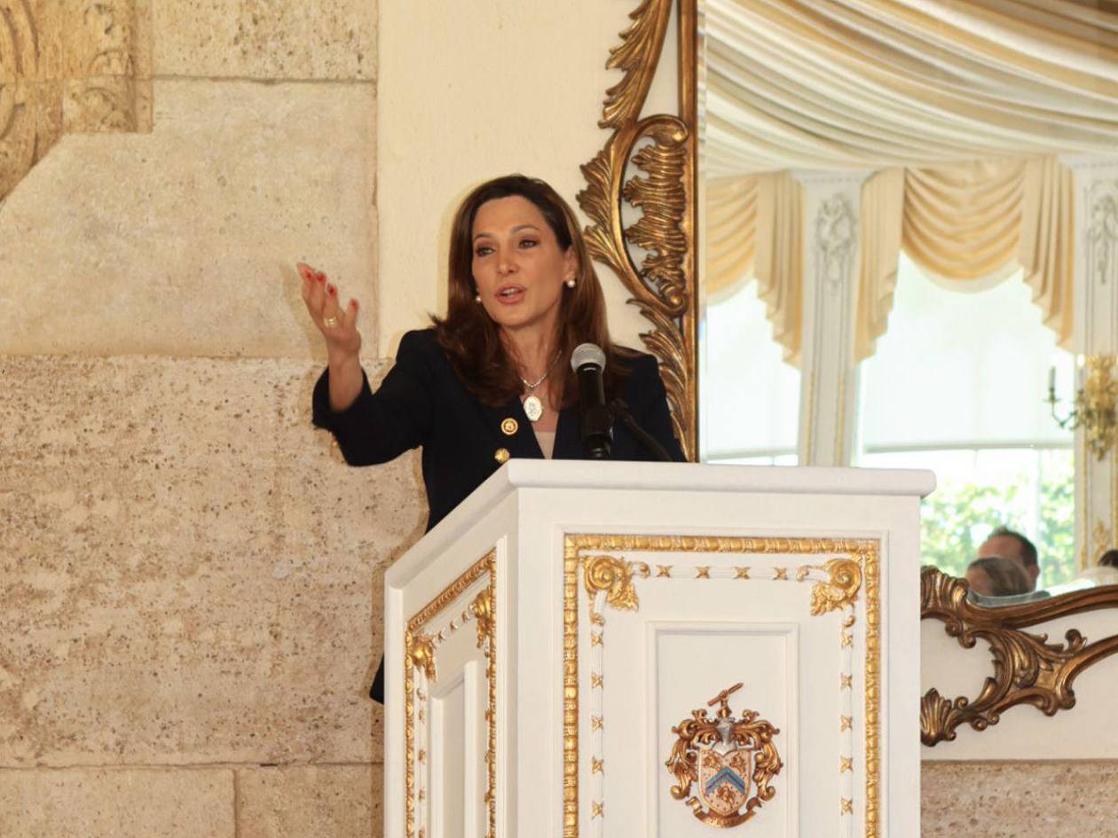 María Elvira Salazar critica admiración de Rixi Moncada por Fidel Castro:  no terminen como Cuba