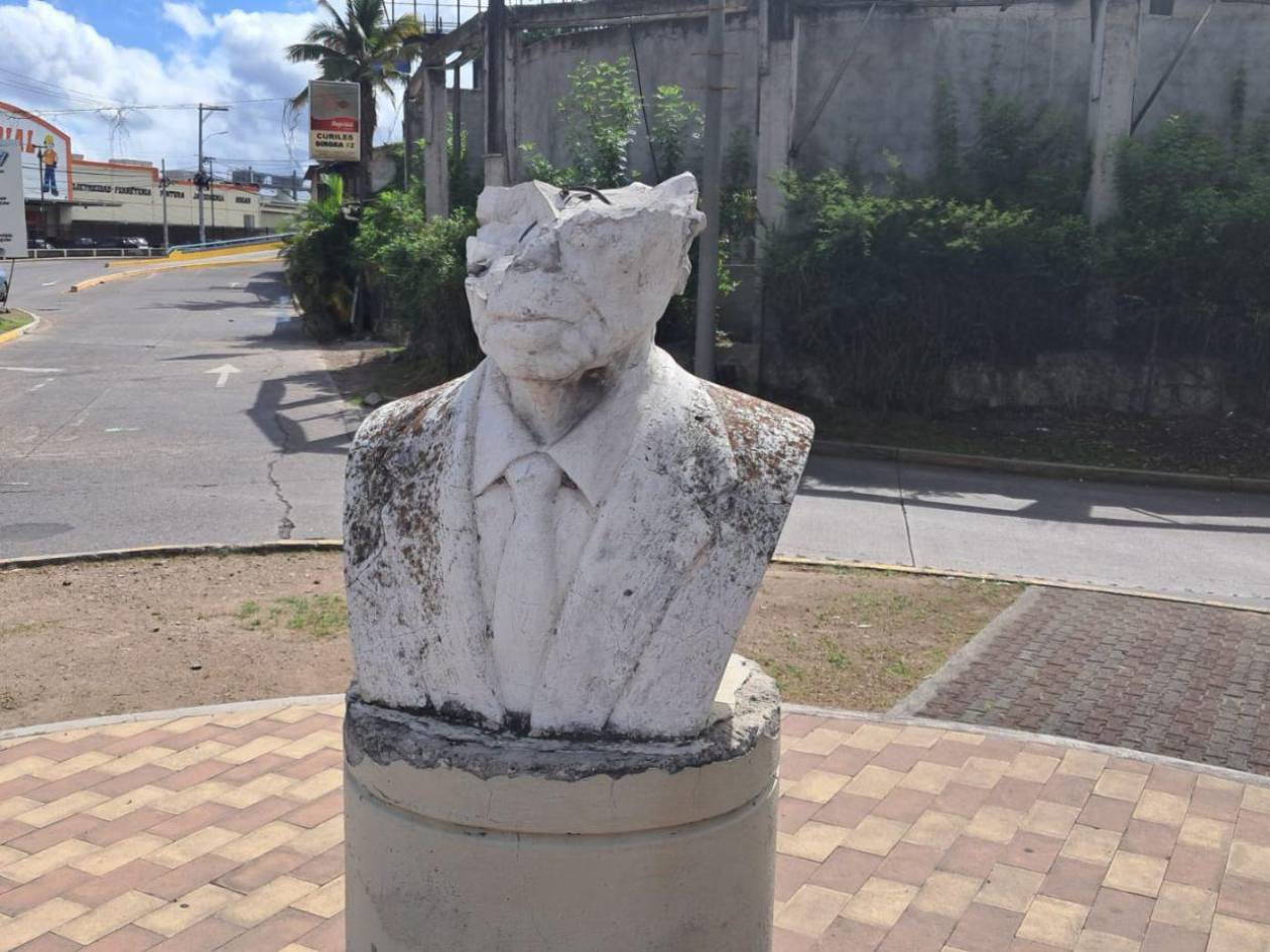 Piden restaurar busto que honra a Don Pepe Barroso en Tegucigalpa