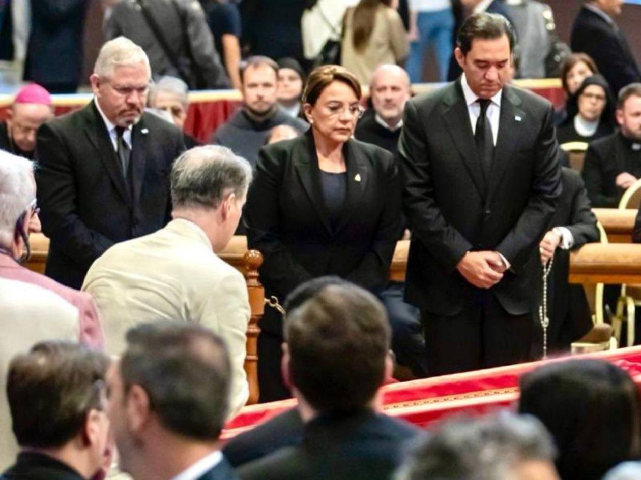 ¿Cómo reaccionó Xiomara Castro al ver al papa Francisco en su ataúd?