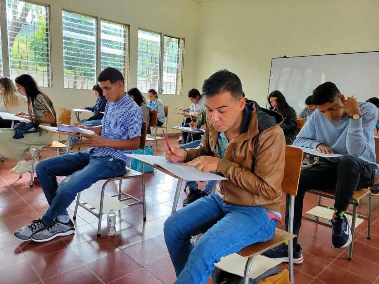 Presentan iniciativa para mejorar las instalaciones de la UPNFM en Danlí