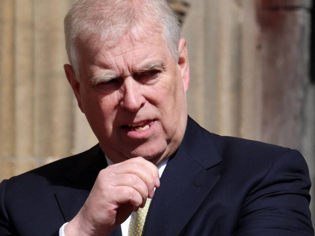 Ex príncipe Andrés pierde la jarretera y será borrado del registro de honores