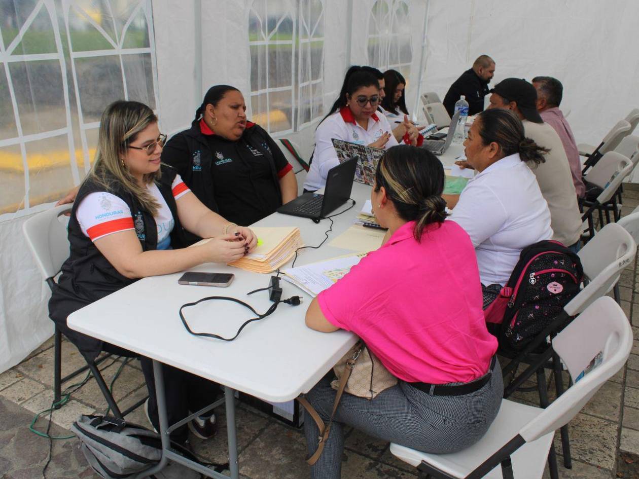 IP orienta a pobladores sobre regularización y registro legal de propiedades en SPS