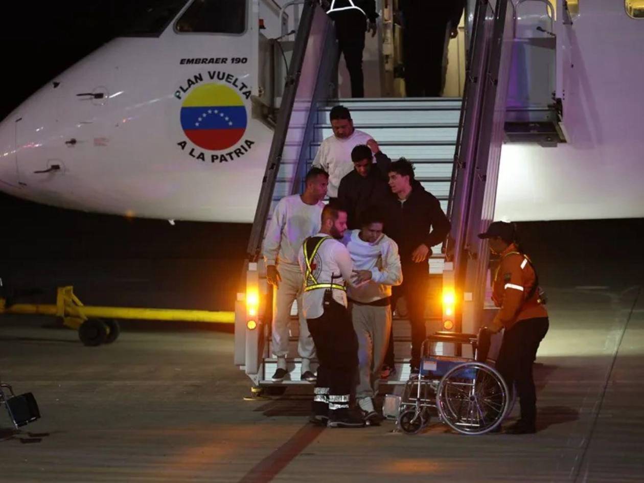 Venezuela anuncia que reanudará vuelos de repatriación de migrantes con EE UU