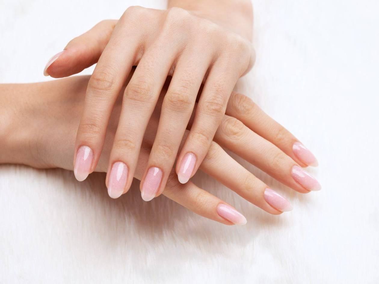 Calcio sobre las uñas: pros y contras de esta técnica en tendencia