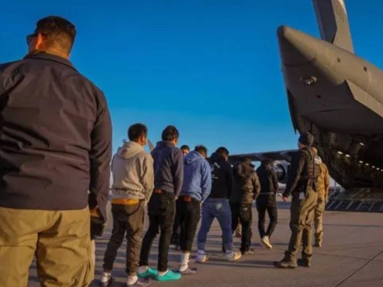 Aviones de Estados Unidos con deportados colombianos fueron desviados a Honduras