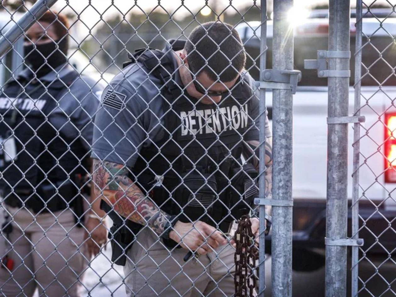 Activistas piden a gobernador de Pensilvania no apoyar a ICE tras arrestos de migrantes