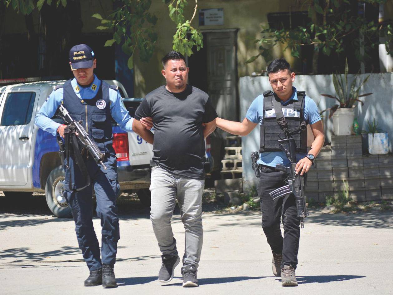 Policía municipal acepta que mató a su expareja y a la amiga