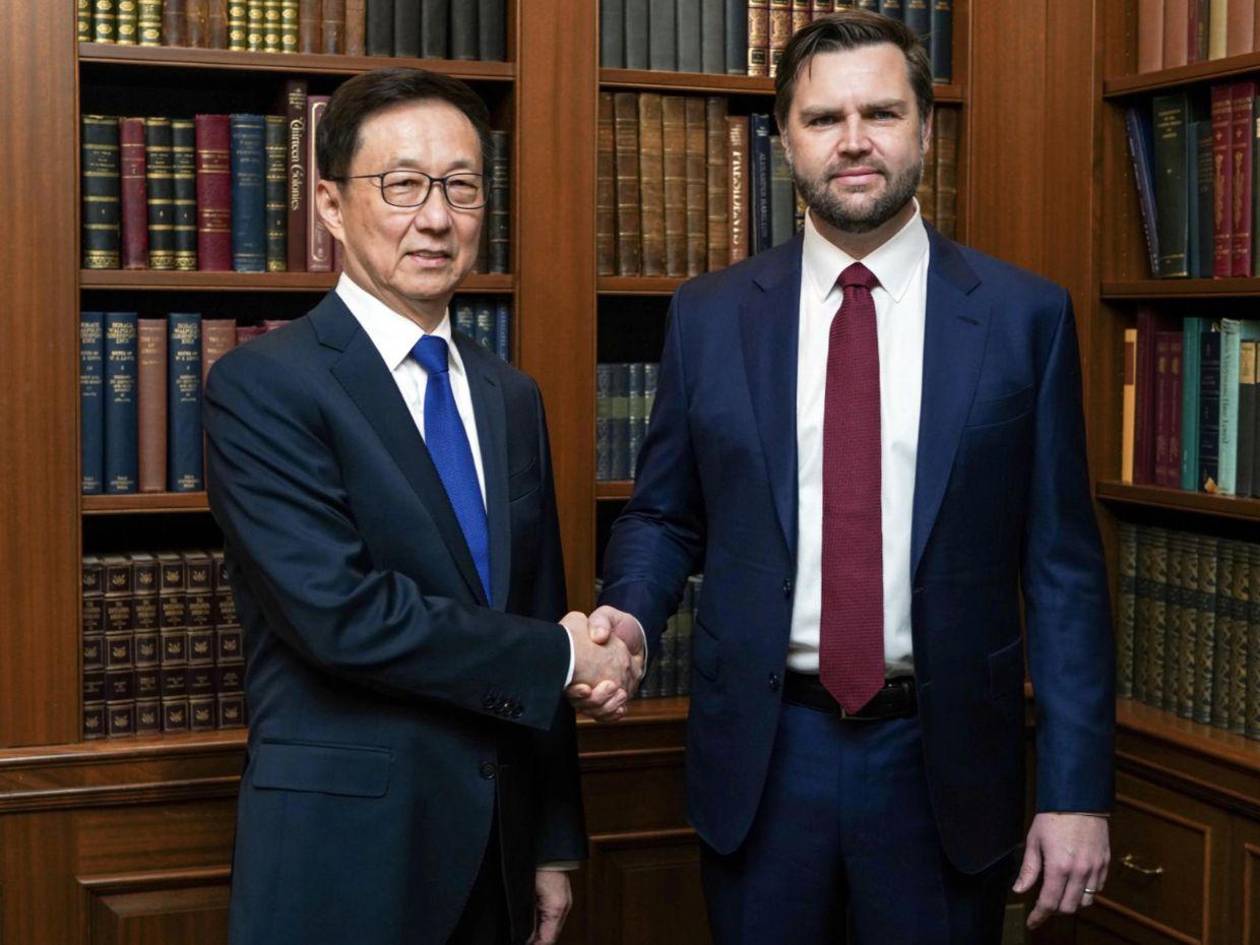 Vicepresidente chino llega a Washington y se reúne con JD Vance