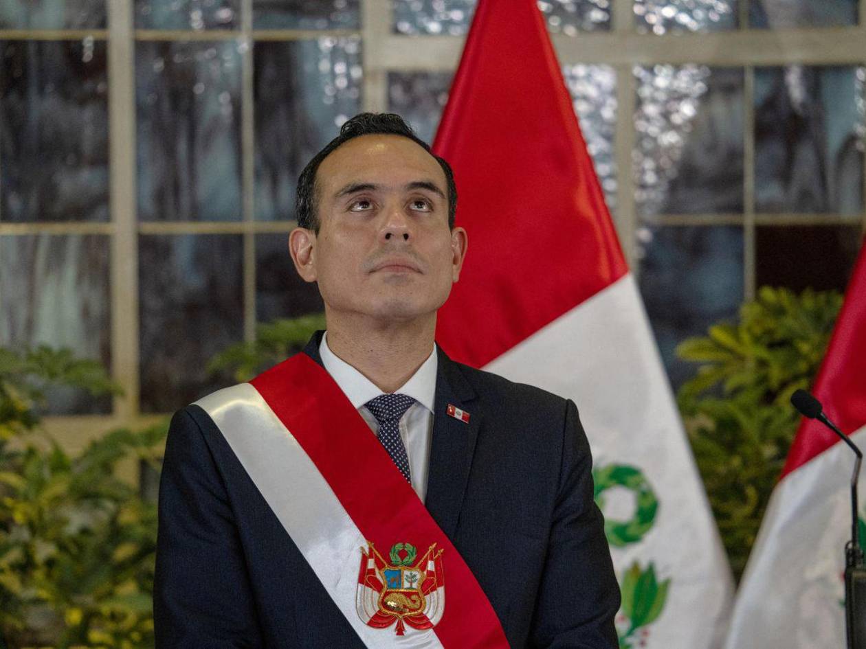 Presidente de Perú no descarta ingresar a Embajada de México para detener a ex primera ministra