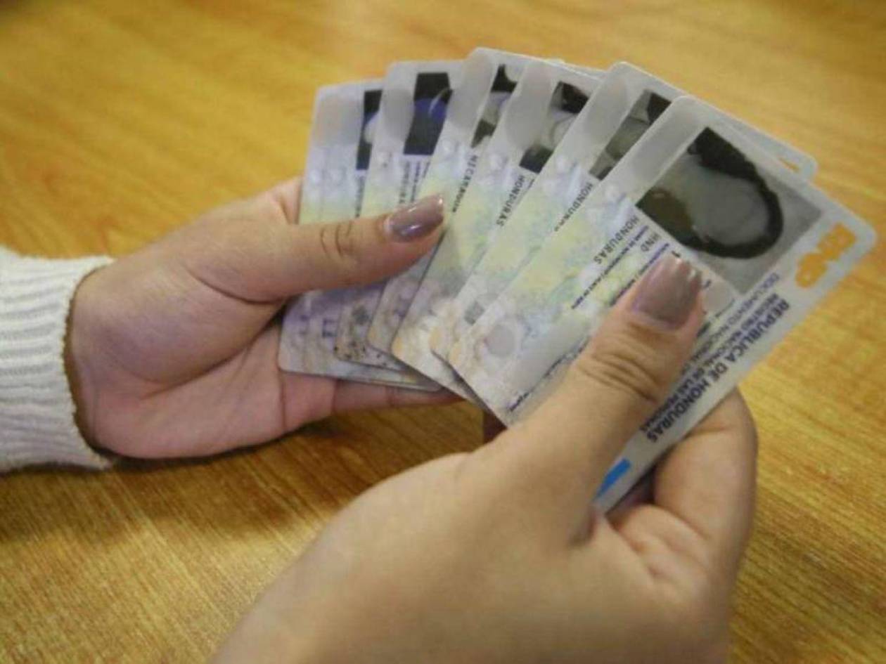 Casi 330 mil personas sin reclamar DNI previo a elecciones primarias