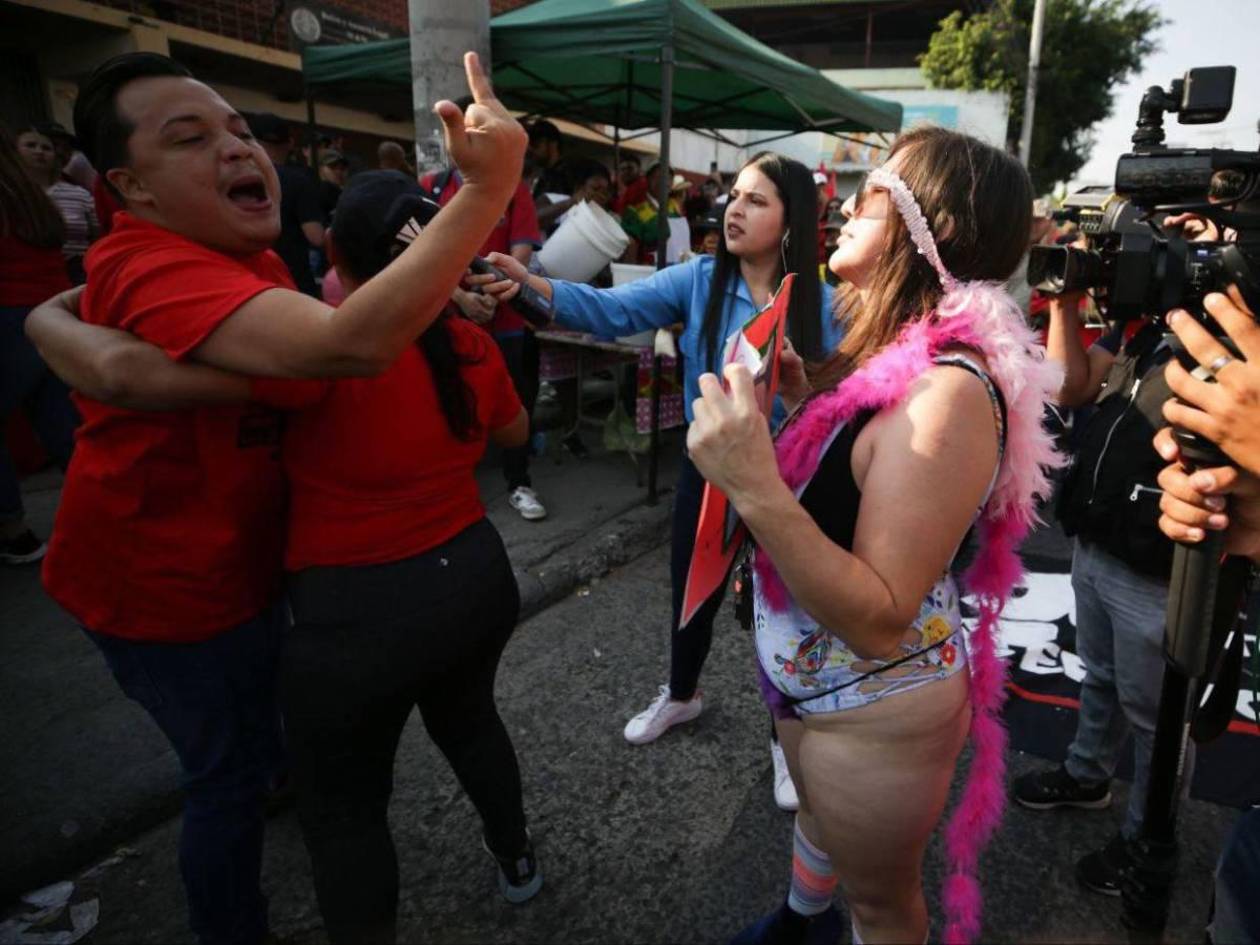 Floridalia Aguilar denuncia ataques en marcha; agresor del 911 teme por su vida