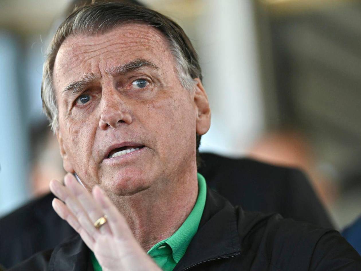 Ordenan arresto domiciliario a expresidente Jair Bolsonaro por incumplir restricciones