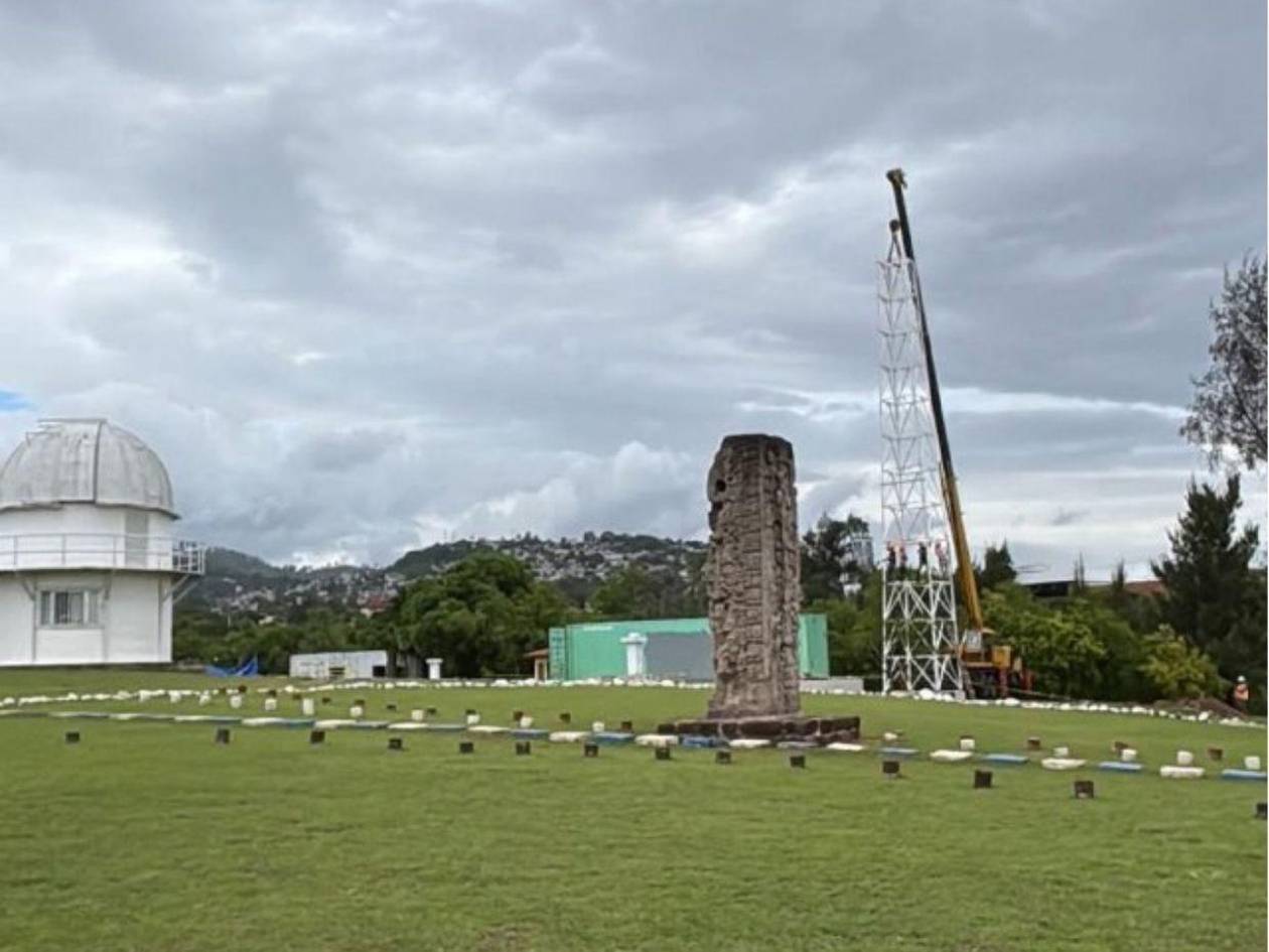 UNAH instala antena para conectarla al Satélite Morazán en Tegucigalpa