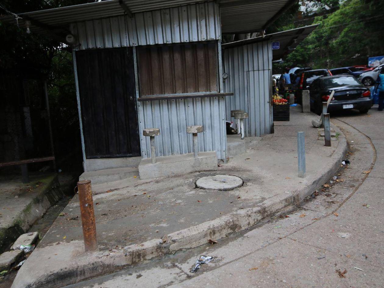 Atienden cloacas que afectaban a niños de una escuela en la Centroamérica Oeste