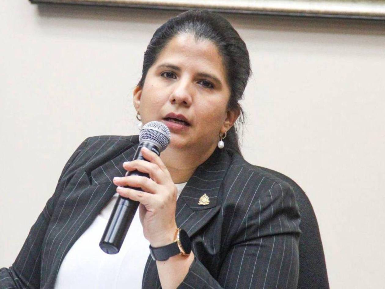 Secretarios, incluidos los de Defensa y Seguridad, deben renunciar seis meses antes de las generales