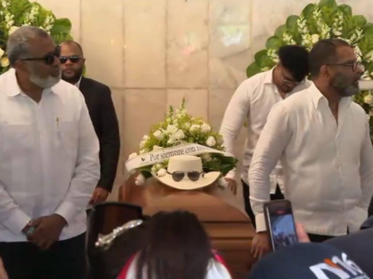 República Dominicana da último adiós al merenguero Rubby Pérez