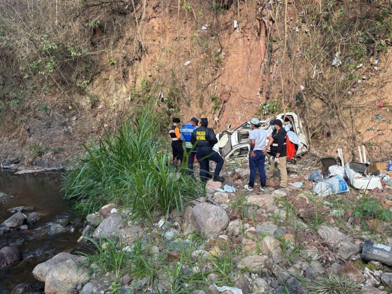 Muere médico en accidente de tránsito en El Chimbo; su esposa está herida