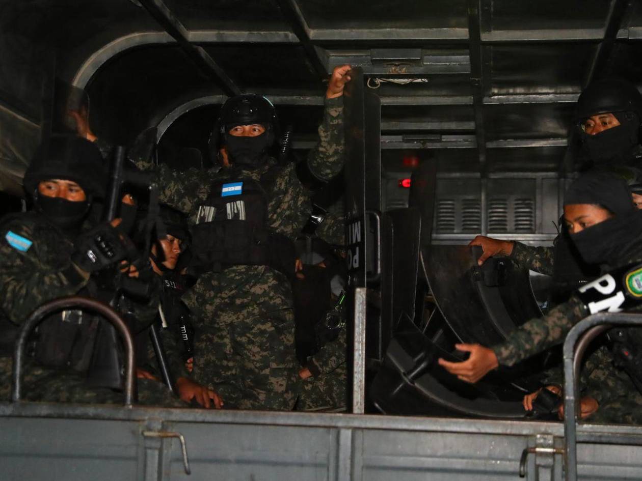 Policía resguarda CNE ante protesta de Libre tras rechazar resultados electorales