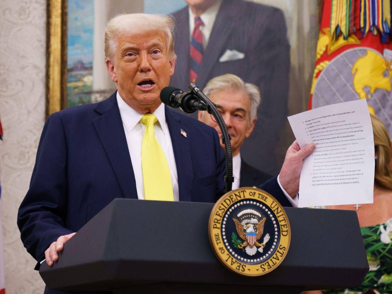 Trump anuncia reducción de impuestos para quienes ganan menos de $200,000 al año