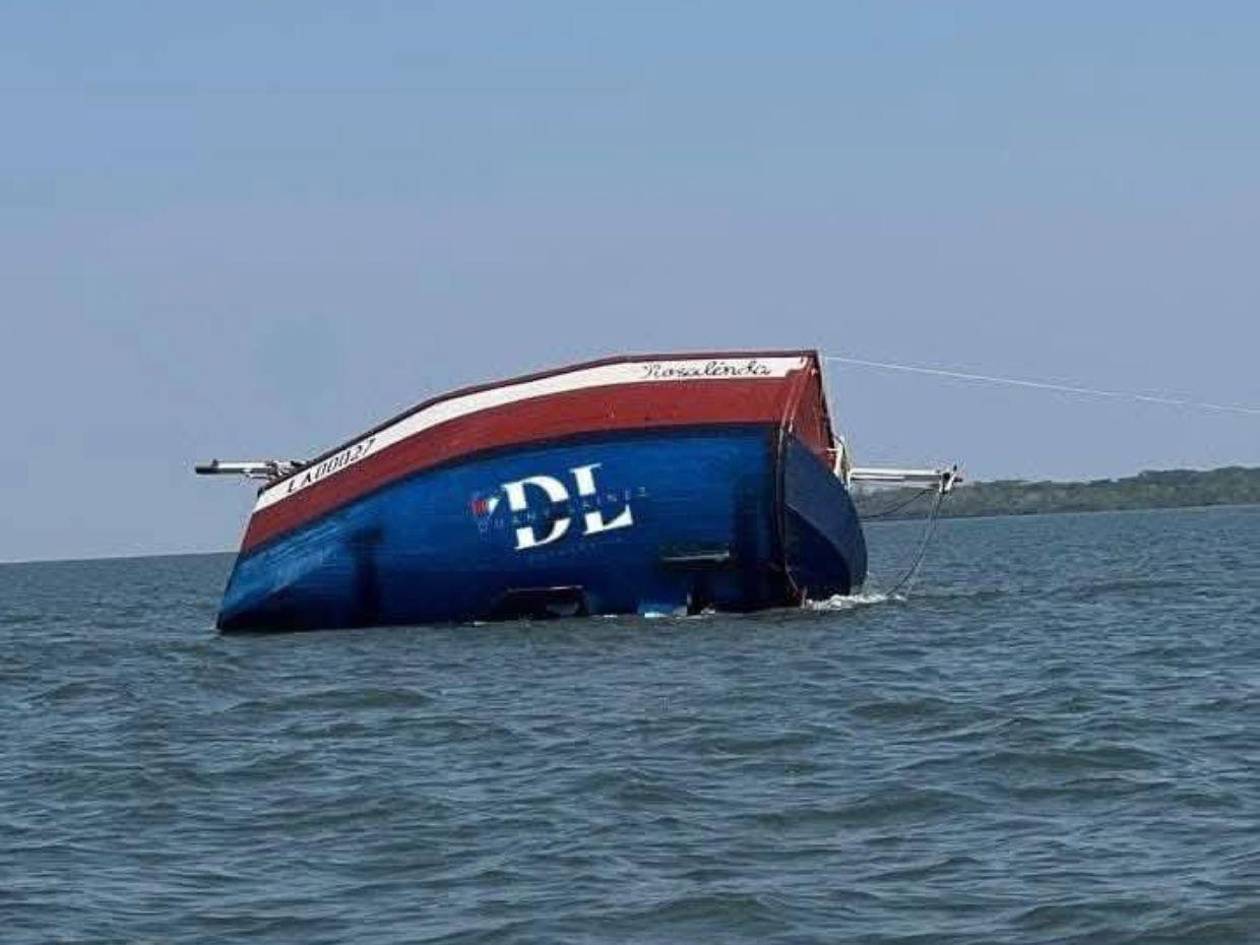 Se hunde el velero 'Rosalinda' durante su primera travesía en Coyolito