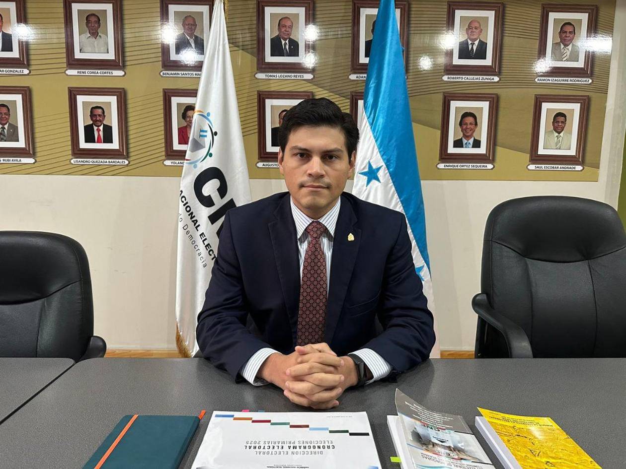 Partidos Nacional y Liberal rechazan acusaciones del consejero del CNE, Marlon Ochoa