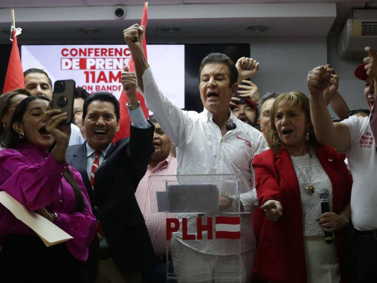 Salvador Nasralla se proclama vencedor y llama a la unidad del Partido Liberal
