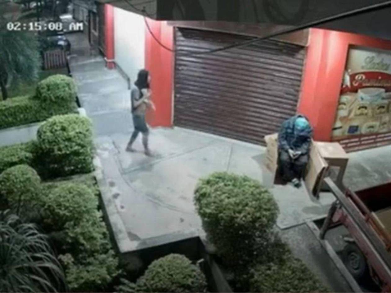 La fiscalía dijo que no lo podía detener: repudian liberación de indigente que dio golpiza a guardia