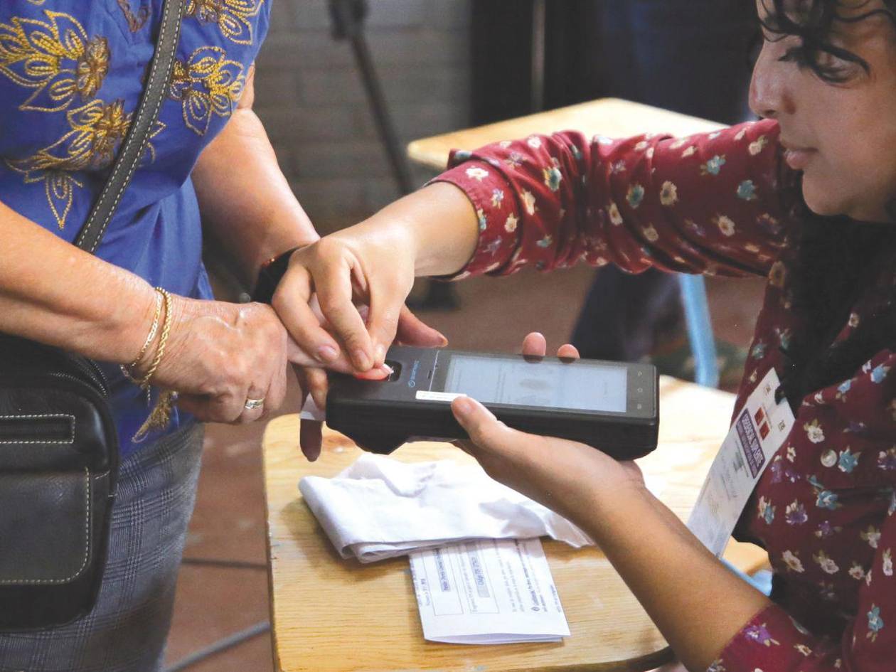 Propuesta de Marlon Ochoa violenta la Ley Electoral y la Constitución