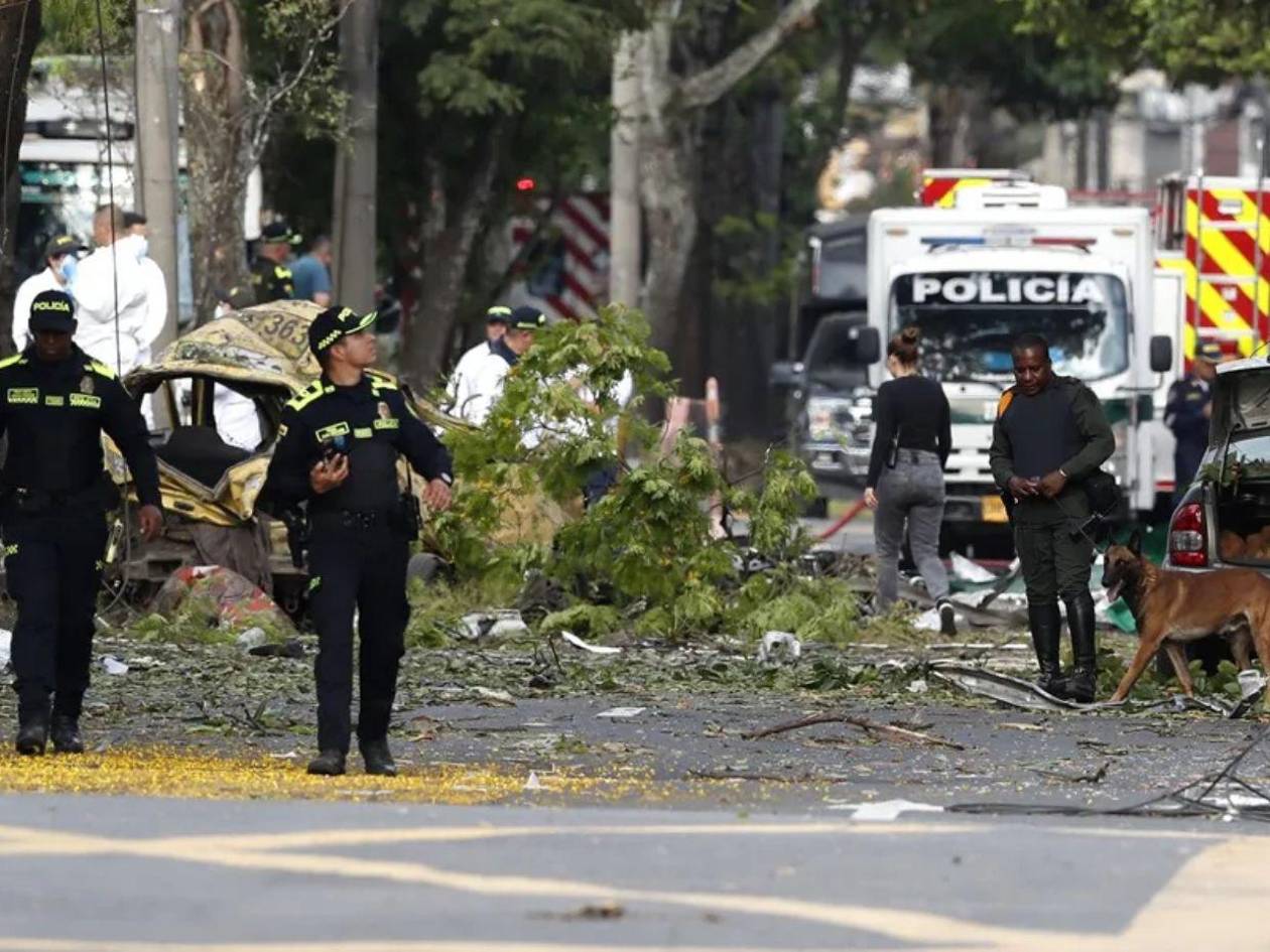 Al menos 5 muertos y 36 heridos deja atentado contra base aérea en Colombia