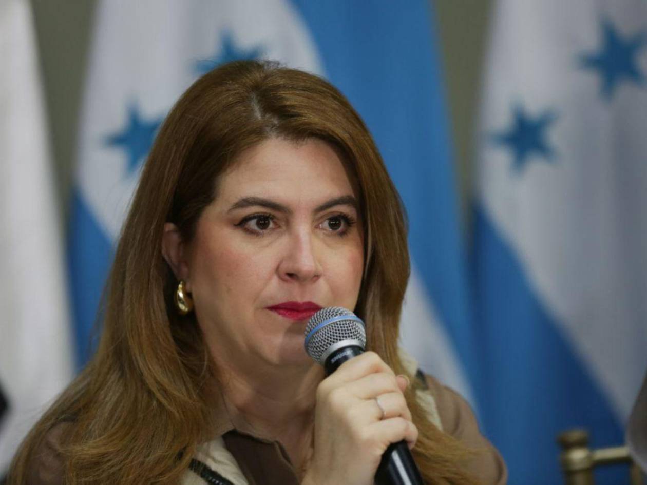 A mí no me hacen daño con no sentarse, le hacen daño a Honduras: Cossette López