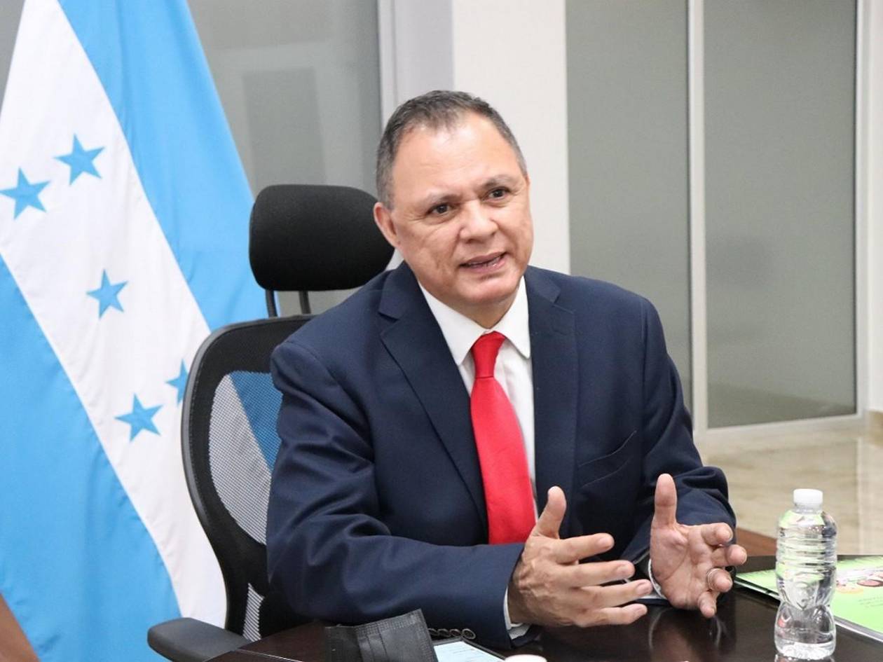 Vicecanciller Tony García renuncia y advierte posible impacto en relaciones con EE UU