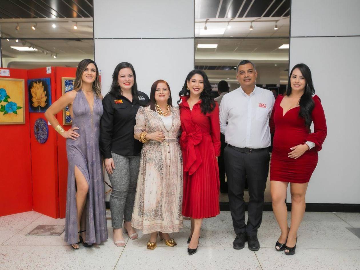 Banco Atlántida y el Estudio de Arte Carolina Carias celebran más de 100 exposiciones