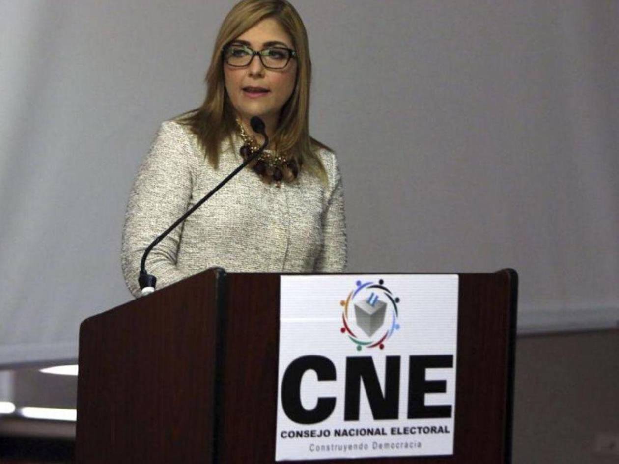 ¿Quién puede ser nombrado consejero del CNE si se acepta la renuncia de Ana Paola Hall?