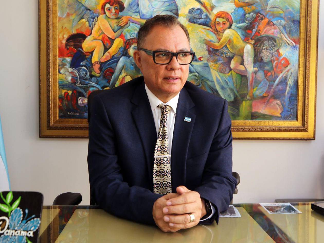 Funcionarios arremeten contra Tony García por no estar de acuerdo en apoyar a Maduro