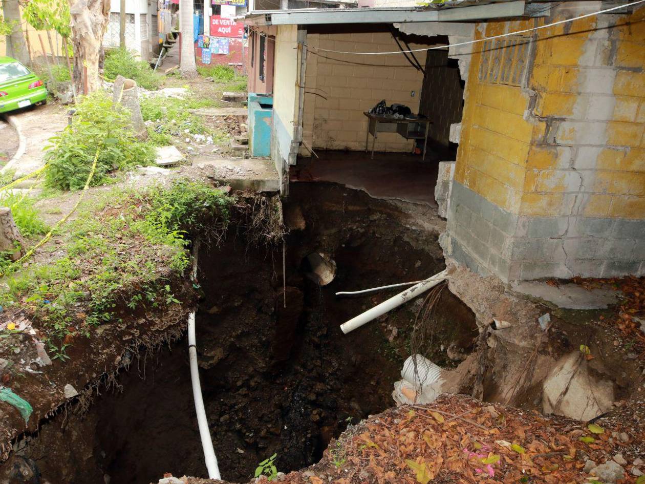 Socavones ponen en peligro dos escuelas en Tegucigalpa
